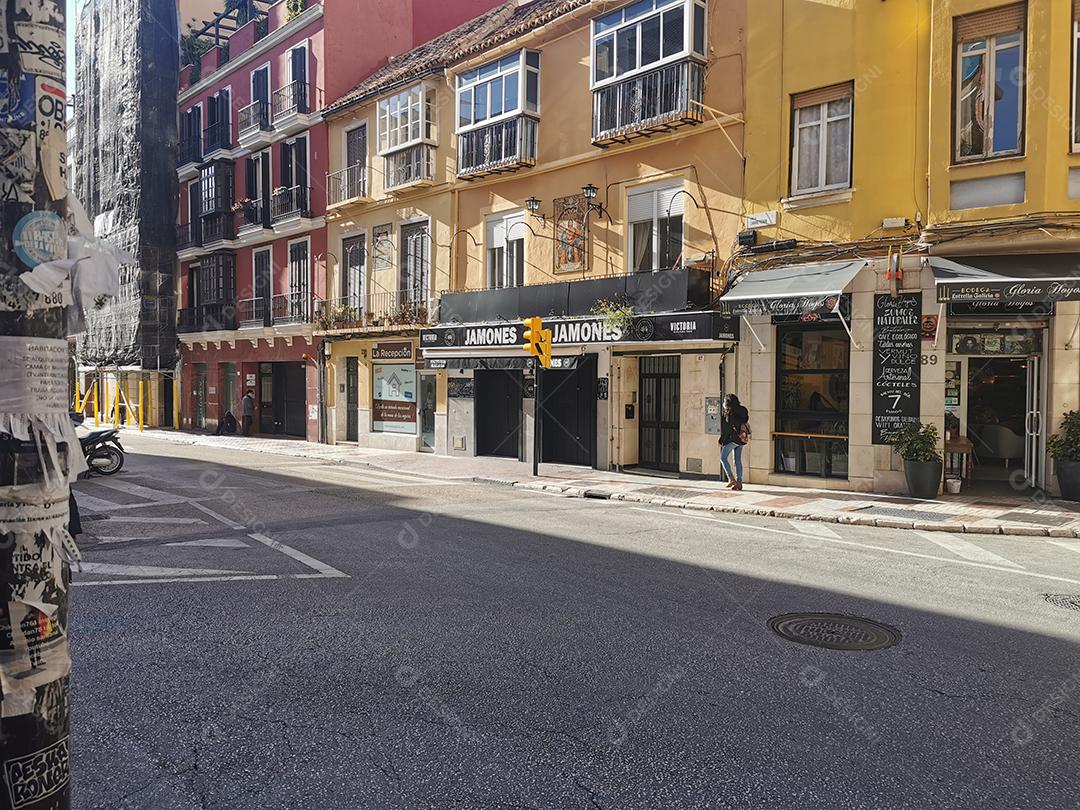 Málaga, Espanha - 27 de fevereiro de 2021: Vista da loja Jamon nas ruas de Málaga.