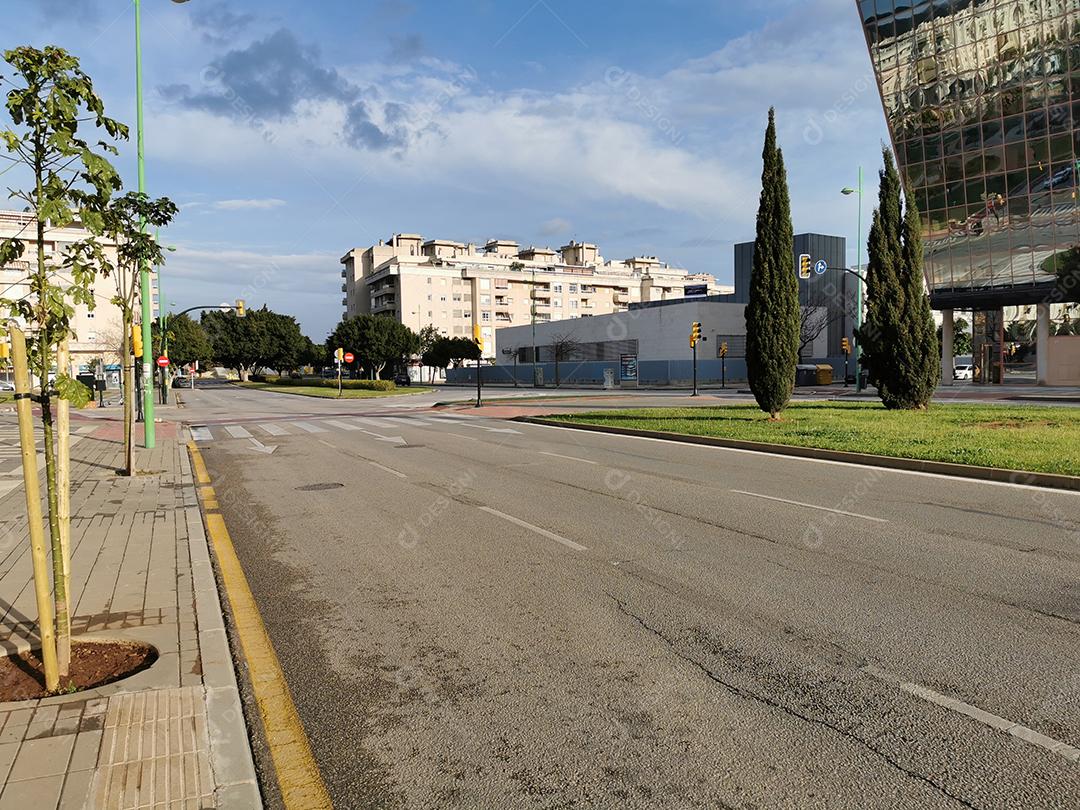 Málaga, Espanha - 3 de março de 2021: Vista das ruas do bairro de Teatinos