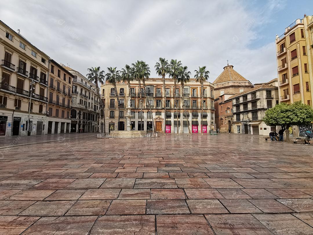 Vista da Praça da Constituição no centro histórico de Málaga.
