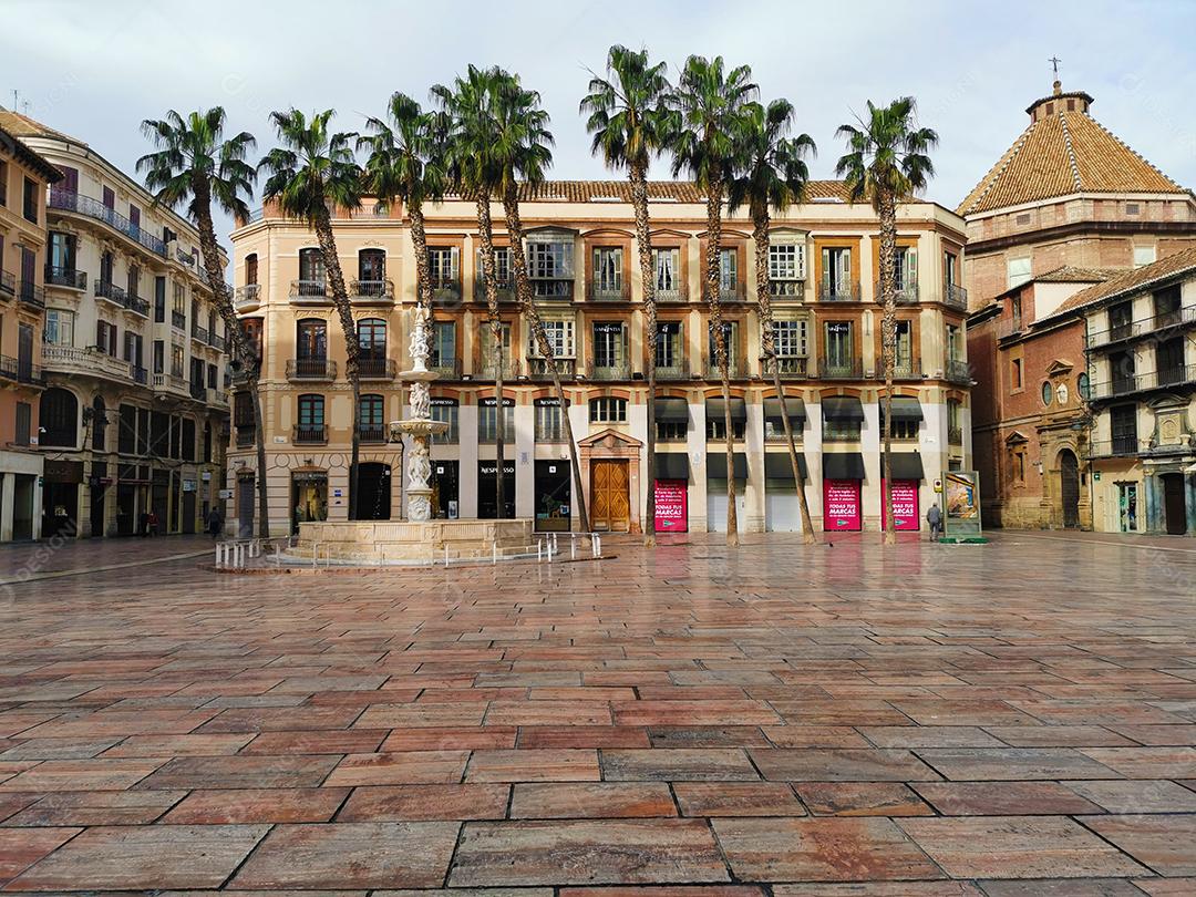 Vista da Praça da Constituição no centro histórico de Málaga.