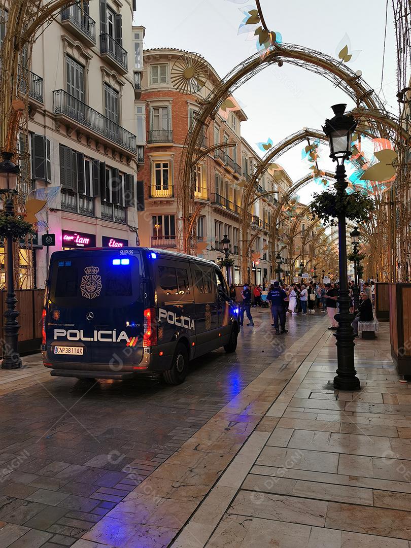 Málaga, Espanha - 23 DE OUTUBRO DE 2021: Protesto na rua Marques de Larios, contra o uso da vacina Covid-19