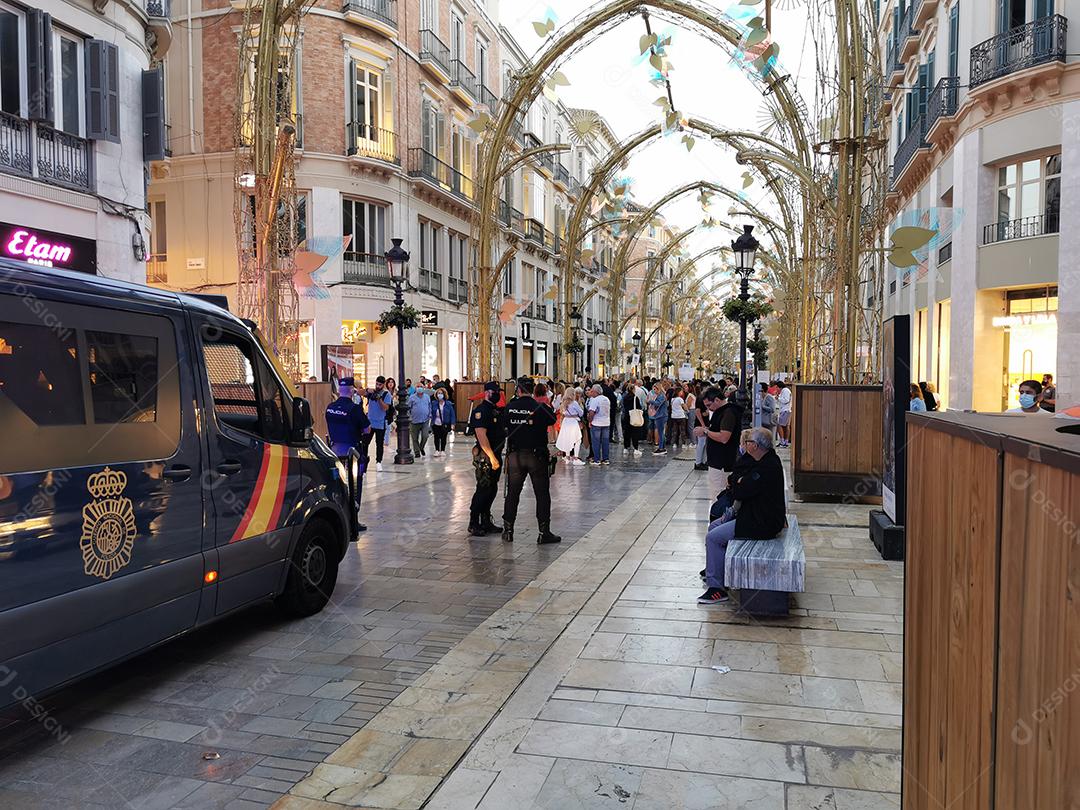 Málaga, Espanha - 23 DE OUTUBRO DE 2021: Protesto na rua Marques de Larios, contra o uso da vacina Covid-19