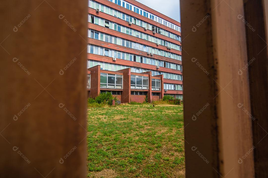 Vista e antigo Hospital em Bratislava, Eslováquia.