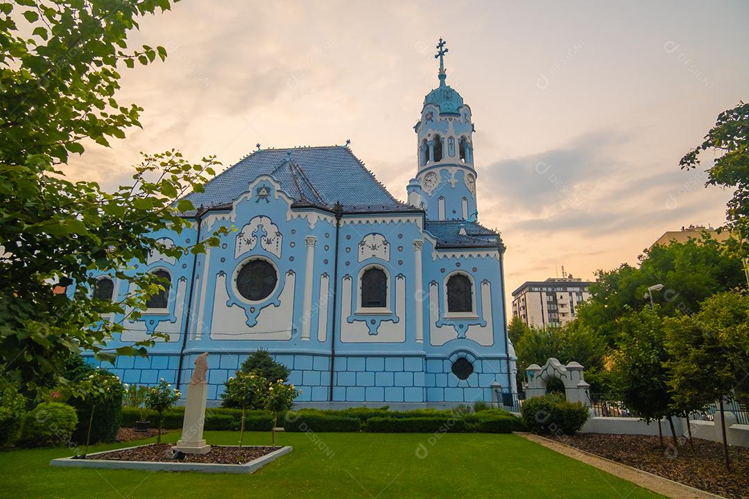 Igreja Azul de Santa Isabel Húngara que é um dos marcos de Bratislava, Eslováquia.