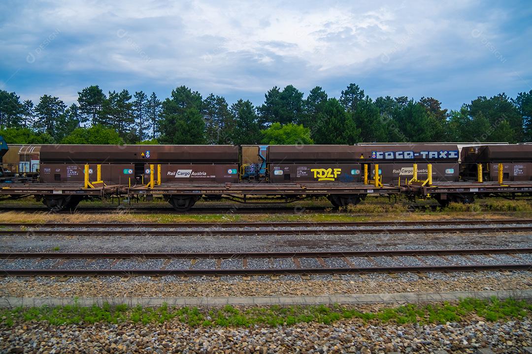 Bela paisagem vista da janela do trem..