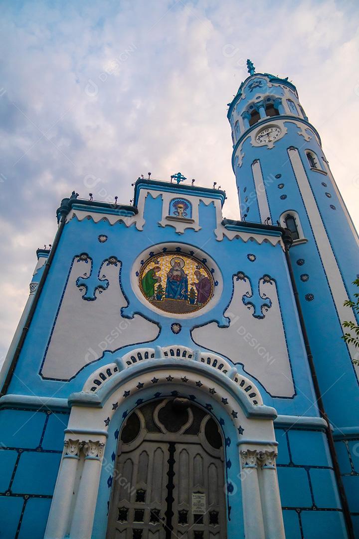 Igreja Azul de Santa Isabel Húngara que é um dos marcos de Bratislava, Eslováquia.