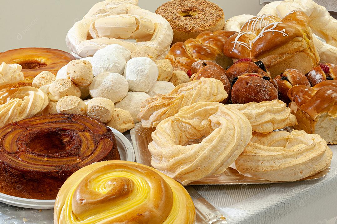 Bolos comida banquete sobre uma mesa