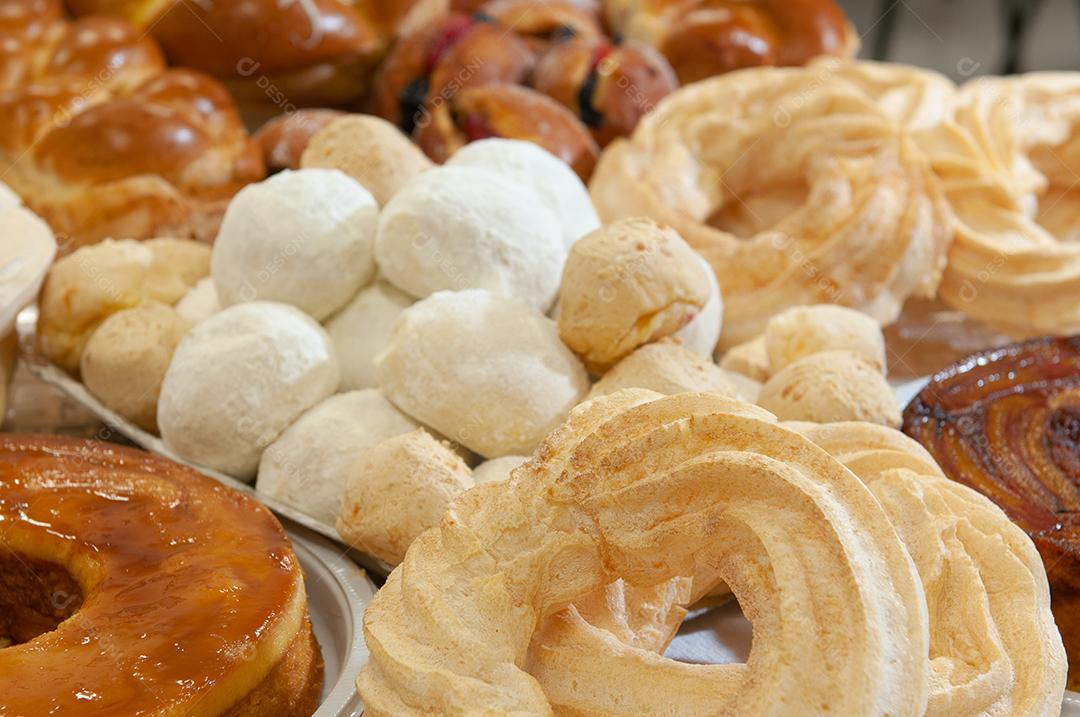 Bolos comida banquete sobre uma mesa