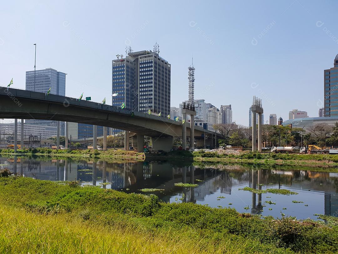 Vista da Marginal Pinheiros e Ciclovias