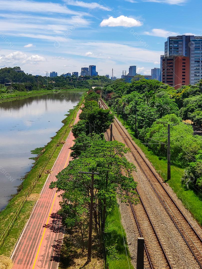 Vista da Marginal Pinheiros e Ciclovias.