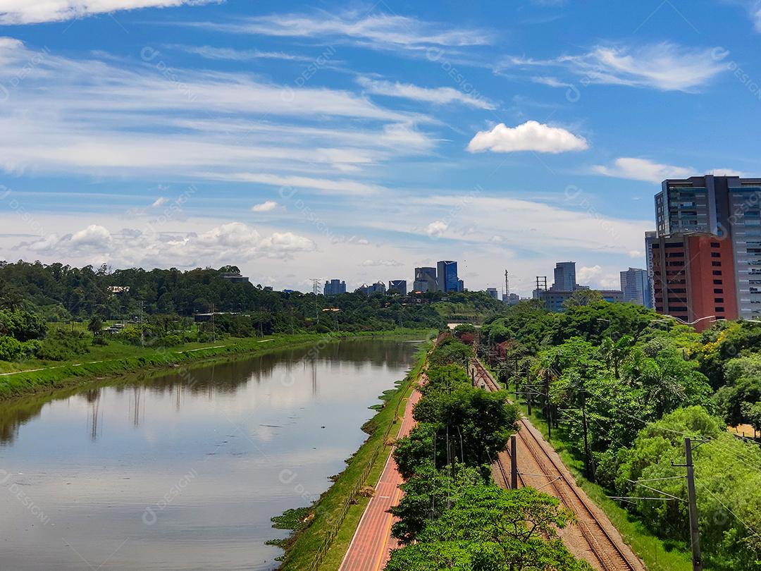 Vista da Marginal Pinheiros e Ciclovias.