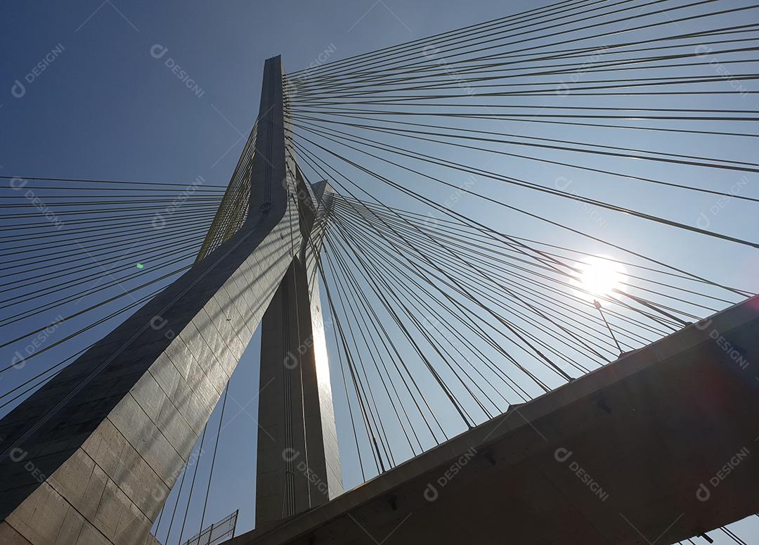 Vista da ponte estaiada da Marginal Pinheiros em São Paulo