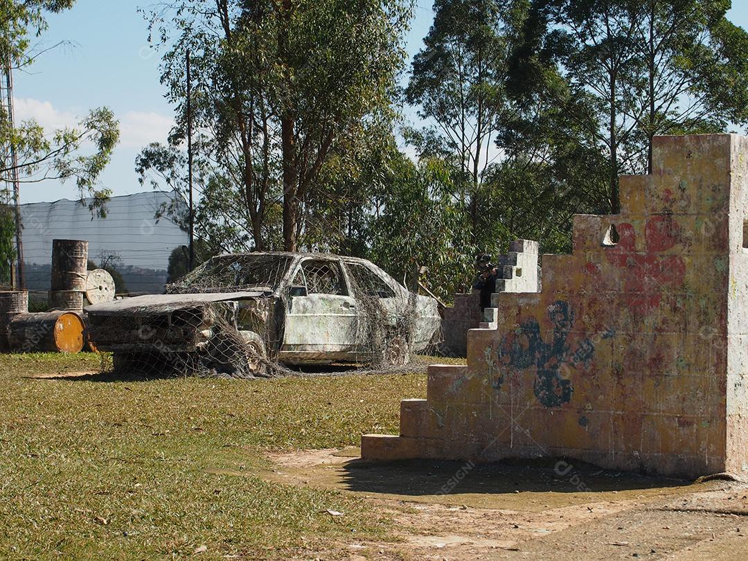 Vista do campo de combate de paintball