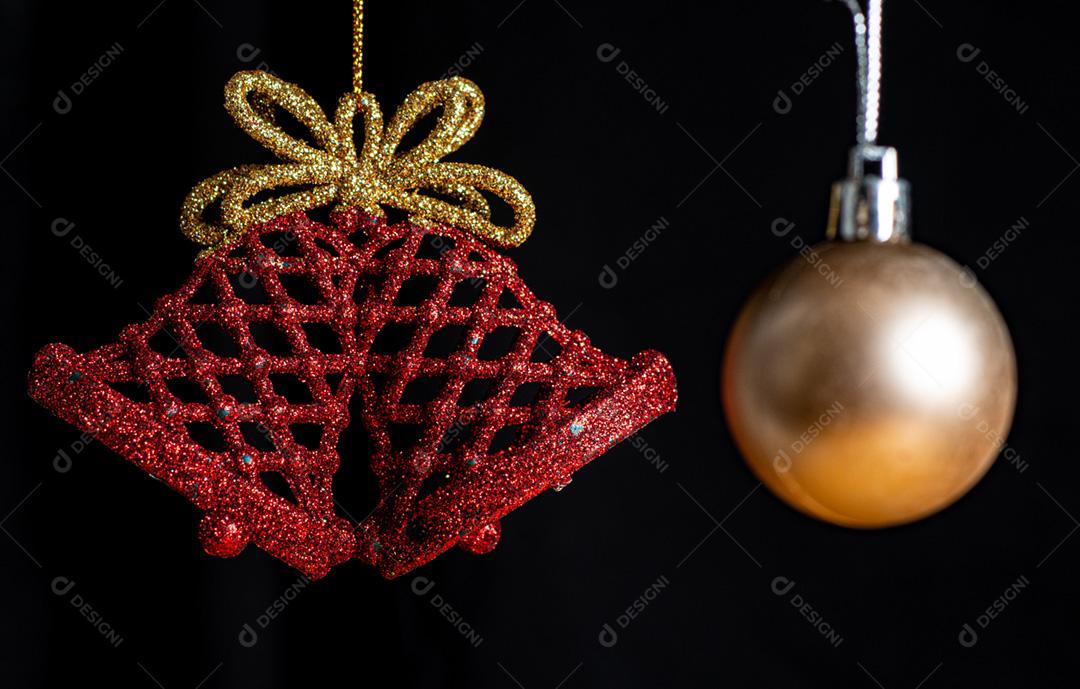 Enfeite de natal em formato de sinos brilhosos