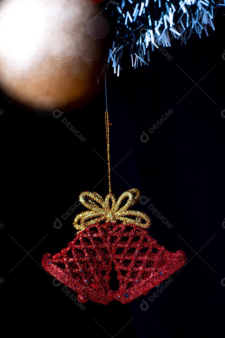 Enfeite de natal em formato de sinos brilhosos