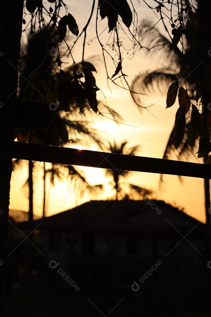 Ceu ao entardecer em uma fazenda