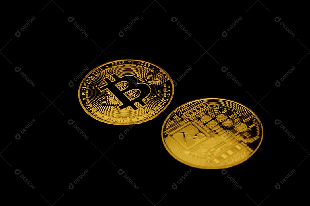 Moeda Bitcoin sobre fundo isolado preto Imagem JPG