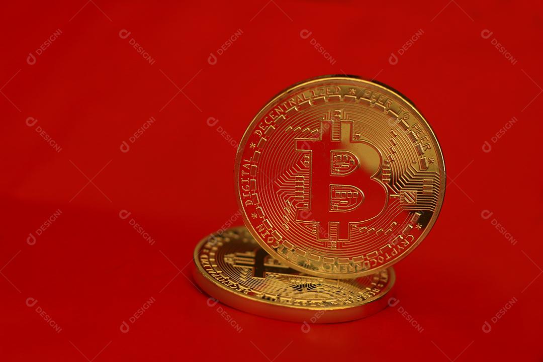 Moeda Bitcoin sobre fundo isolado vermelho Imagem JPG
