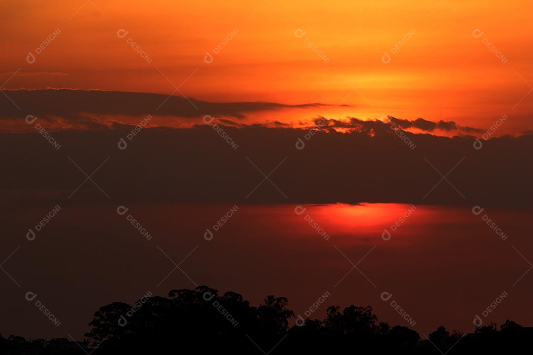 Paisagem praia sobre dia ensolarado por do sol