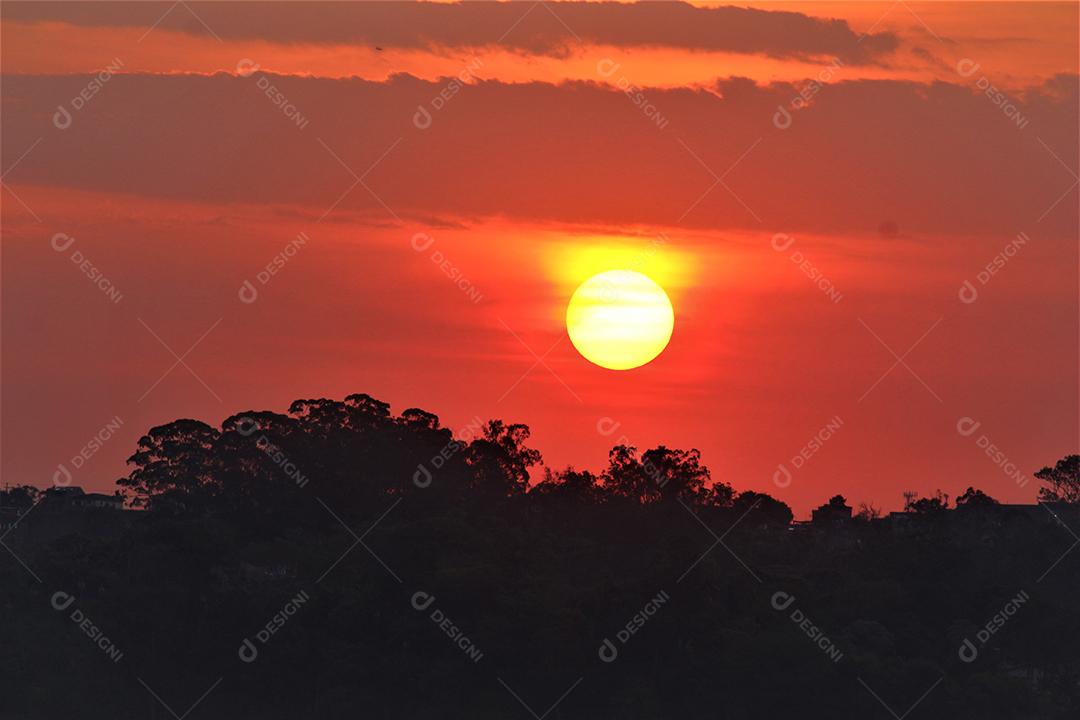 Paisagem praia sobre dia ensolarado por do sol