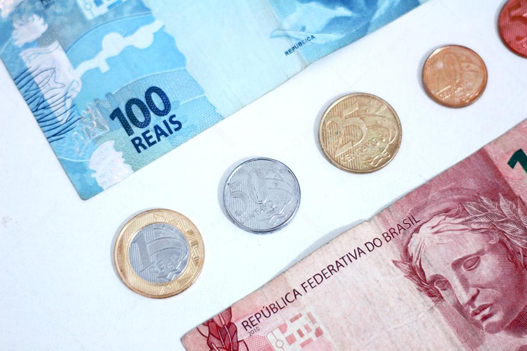 Dinheiro Brasileiro Notas de Reais cedulas