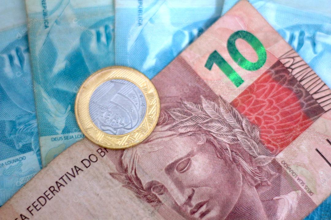 Dinheiro Brasileiro Notas de Reais cedulas