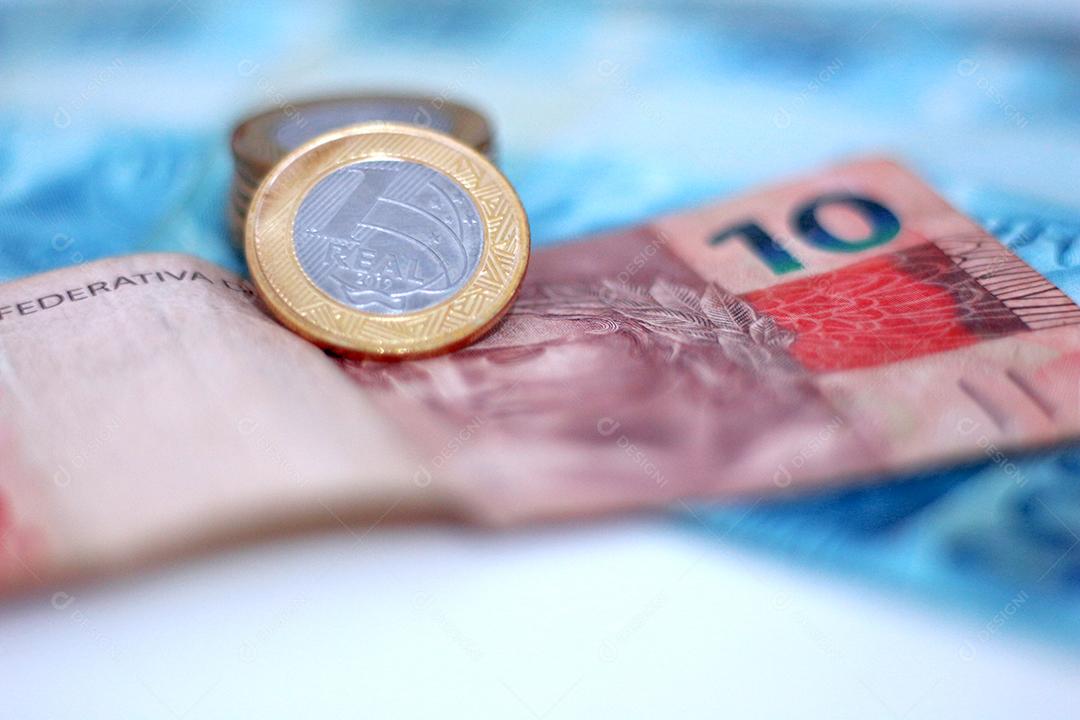 Dinheiro Brasileiro Notas de Reais cedulas