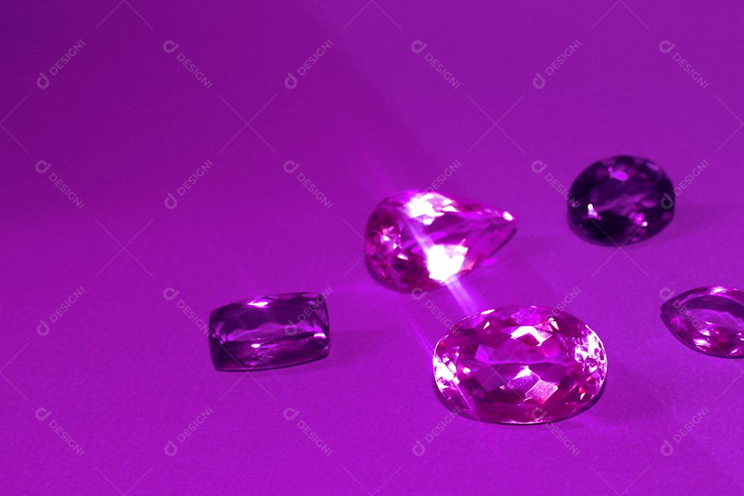 Pedras jóias diamantes cirstais jóialheirias