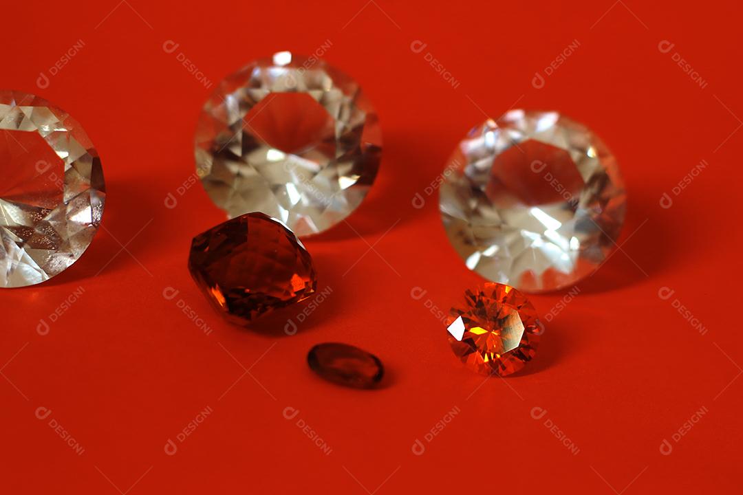 Pedras jóias diamantes cirstais jóialheirias