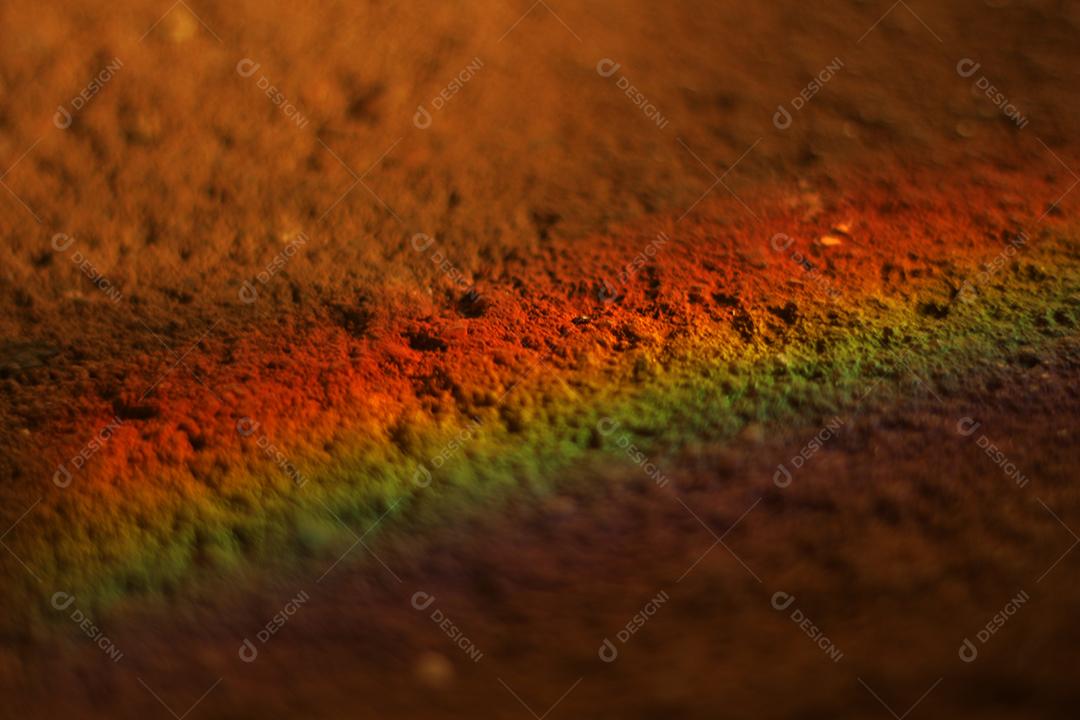 Reflexo arco-íris em areia