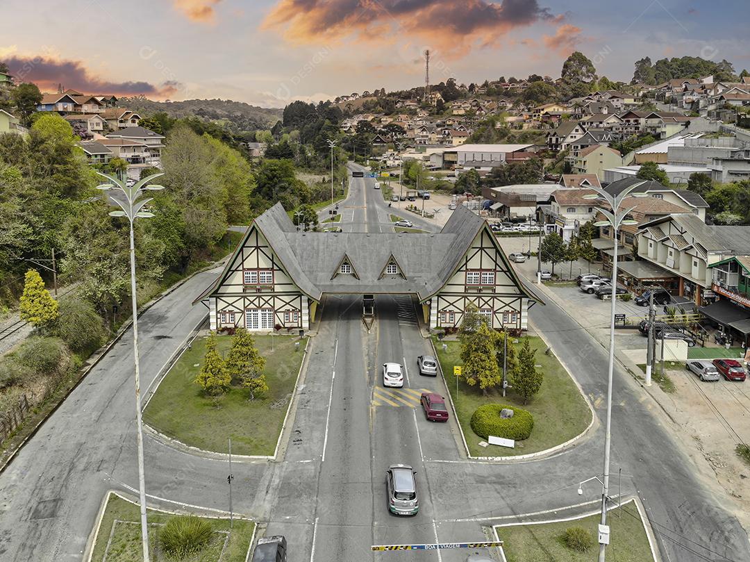 Porta de entrada para a cidade turística de Campos do Jordão.