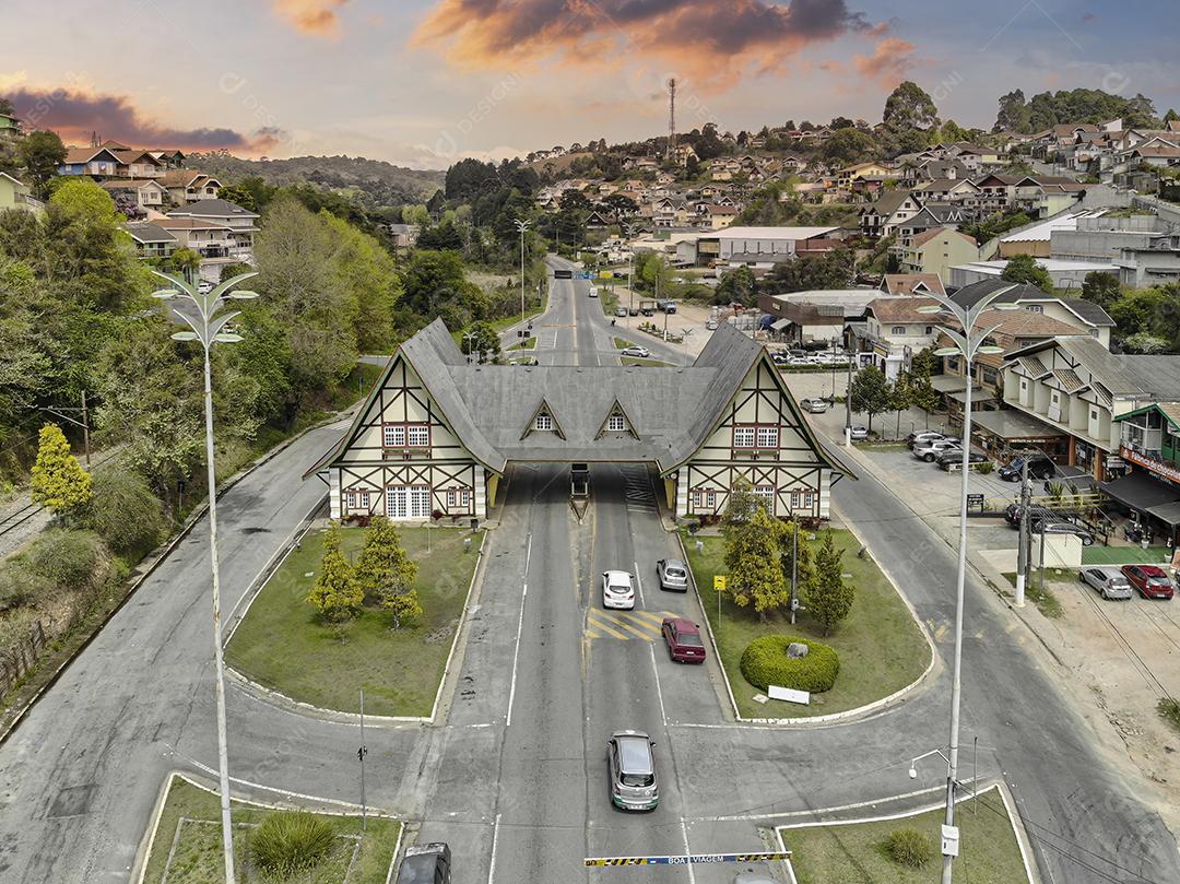 Porta de entrada para a cidade turística de Campos do Jordão.