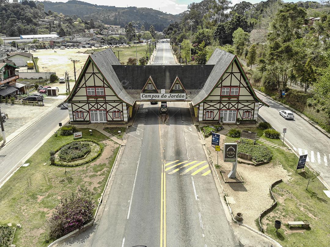 Porta de entrada para a cidade turística de Campos do Jordão.