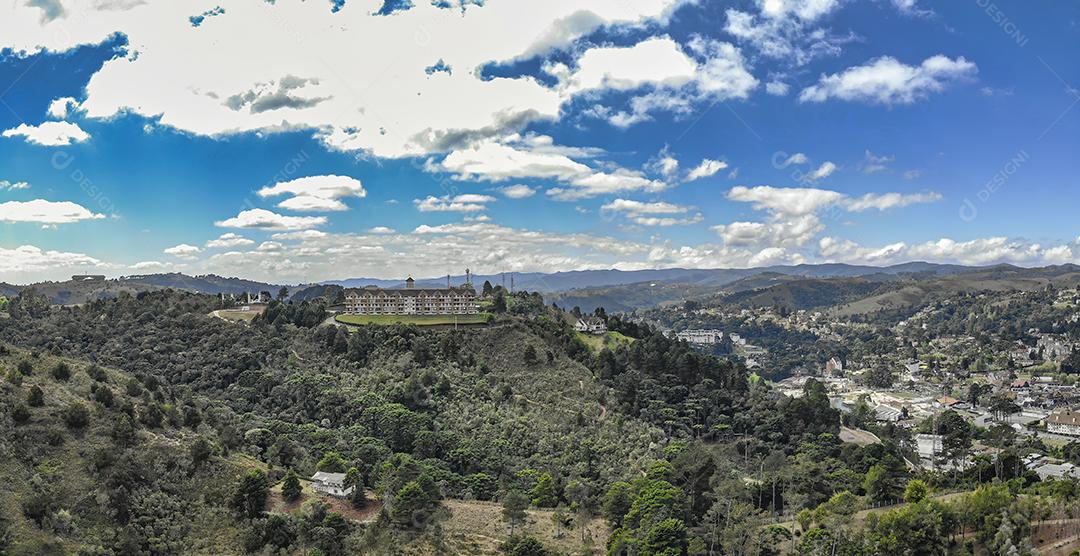 Vista aérea da cidade de Campos do Jordão. Ponto turístico importante