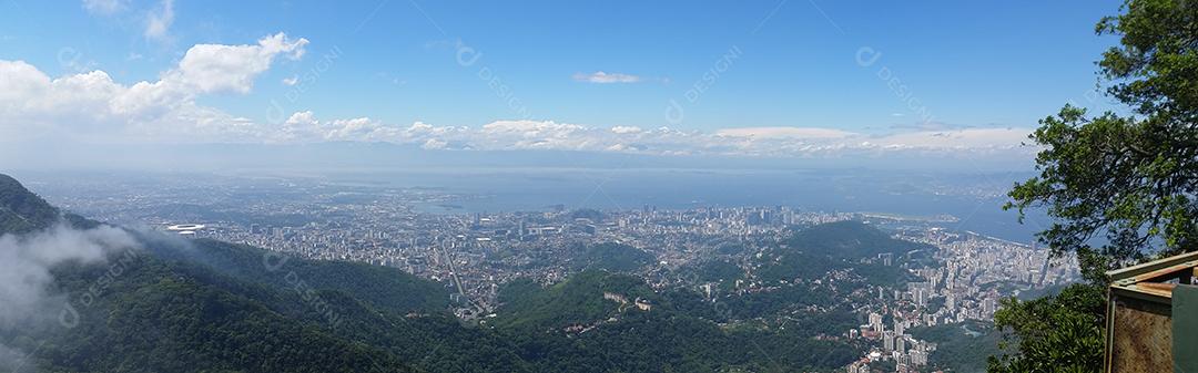 Paisagem vista aerea cidade montanhas penhasco