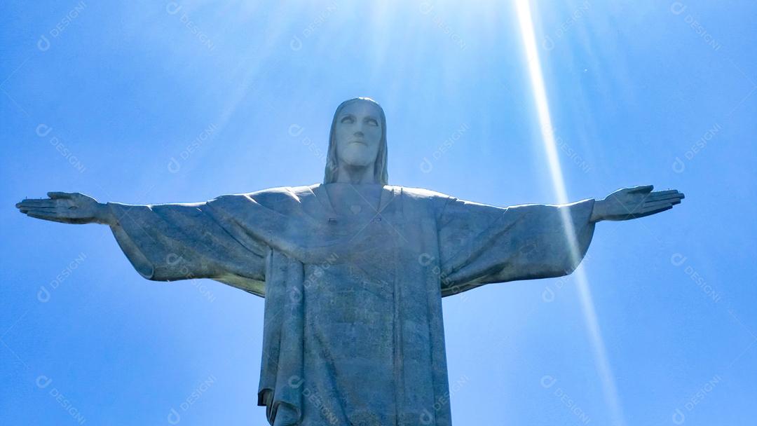 Cristo redentor sob luz solar Rio de Janeiro
