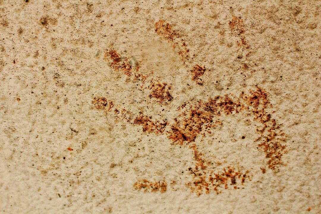Marcas de mãos de pessoas sobre pedra