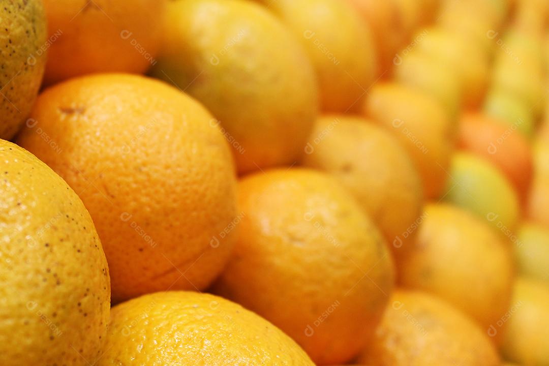 Frutas sobre uma prateleiras mercado supermercado laranja