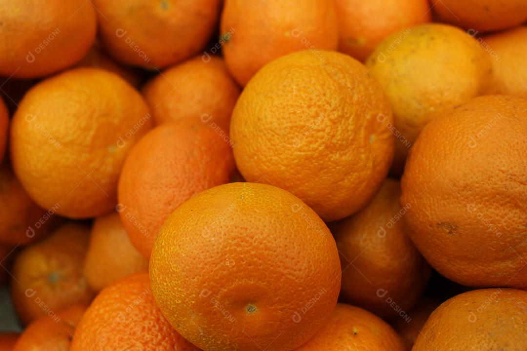 Frutas sobre uma prateleiras mercado supermercado laranja