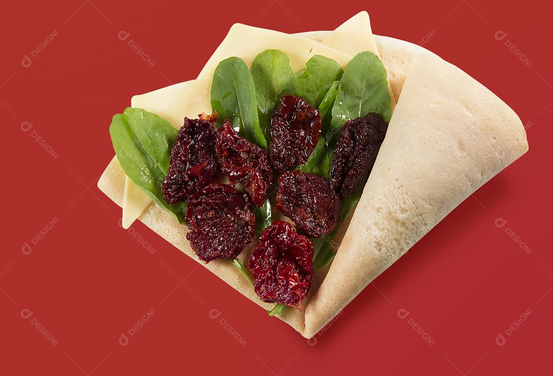 crepe de rúcula com tomate seco