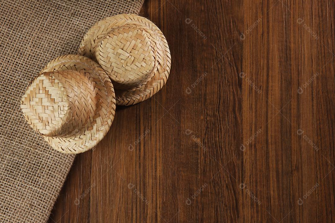 chapéus típicos de festa junina brasileira