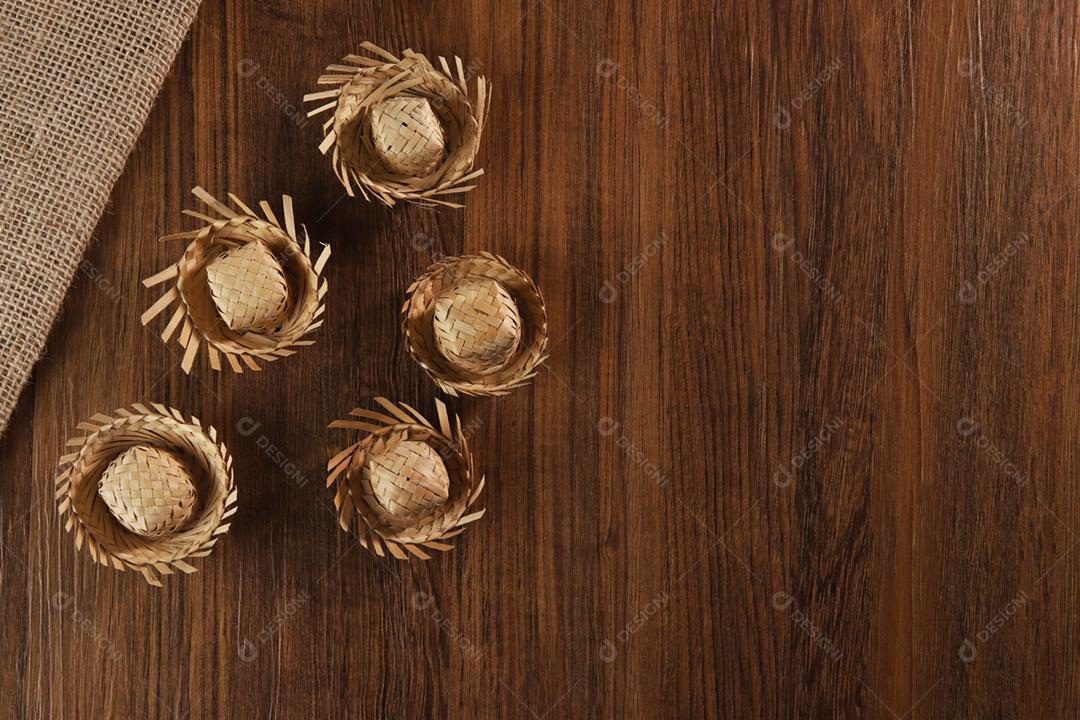 chapéus típicos de festa junina brasileira