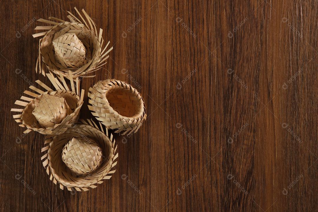 chapéus típicos de festa junina brasileira