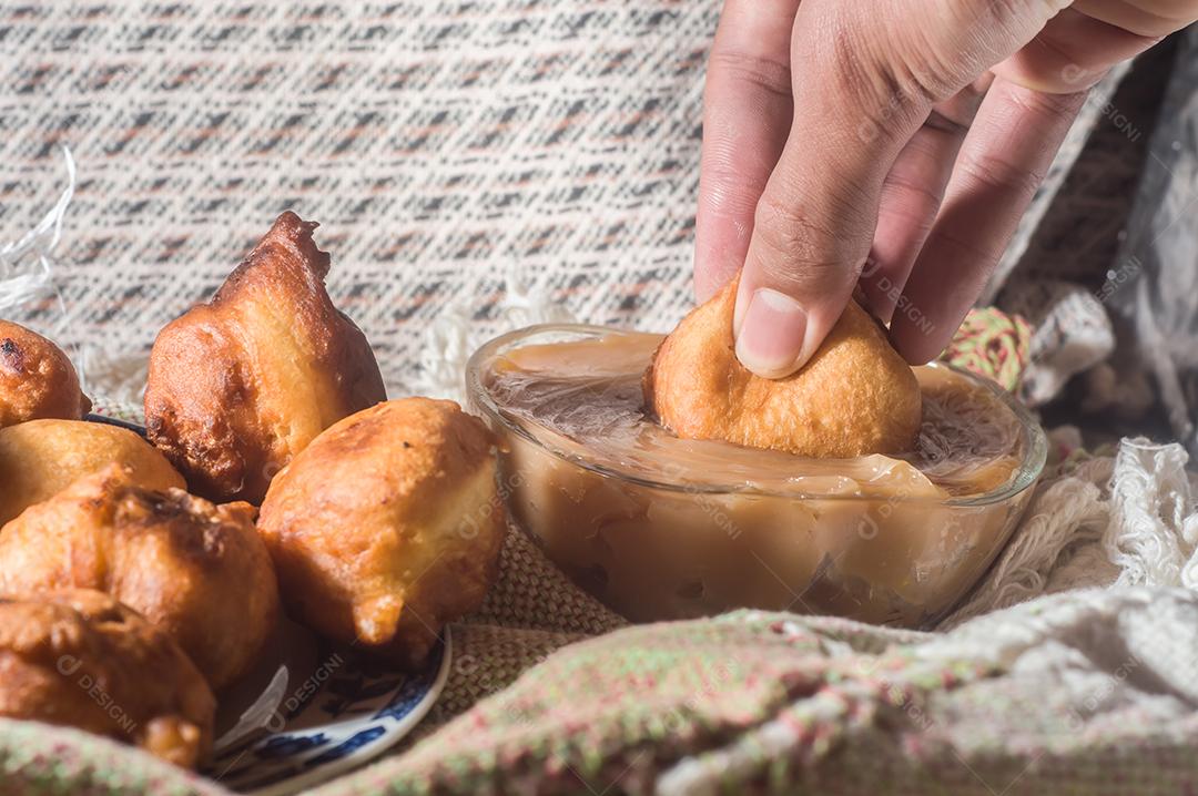 Doce brasileiro chamado bolinho de chuva bolinho de chuva, ou Fritter