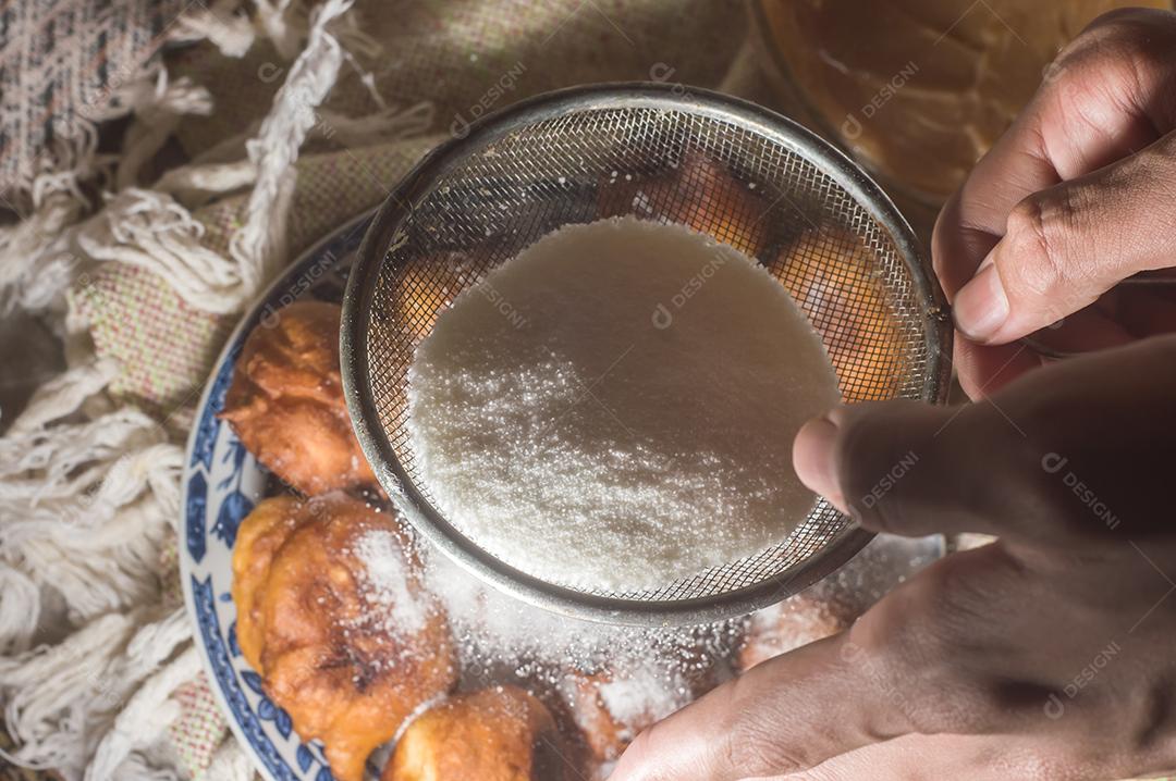 Doce brasileiro chamado bolinho de chuva bolinho de chuva, ou Fritter