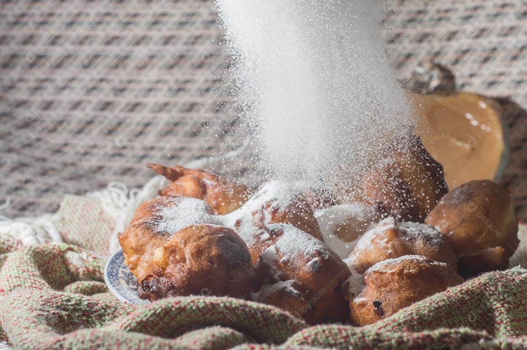 Doce brasileiro chamado bolinho de chuva bolinho de chuva, ou Fritter