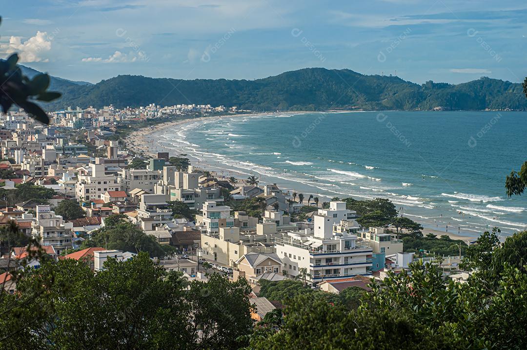 Paisagem praia mar sobre dia ensolarado