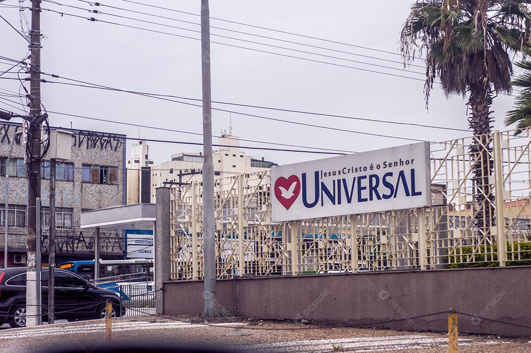 Fachada igreja Universal cidade ruas