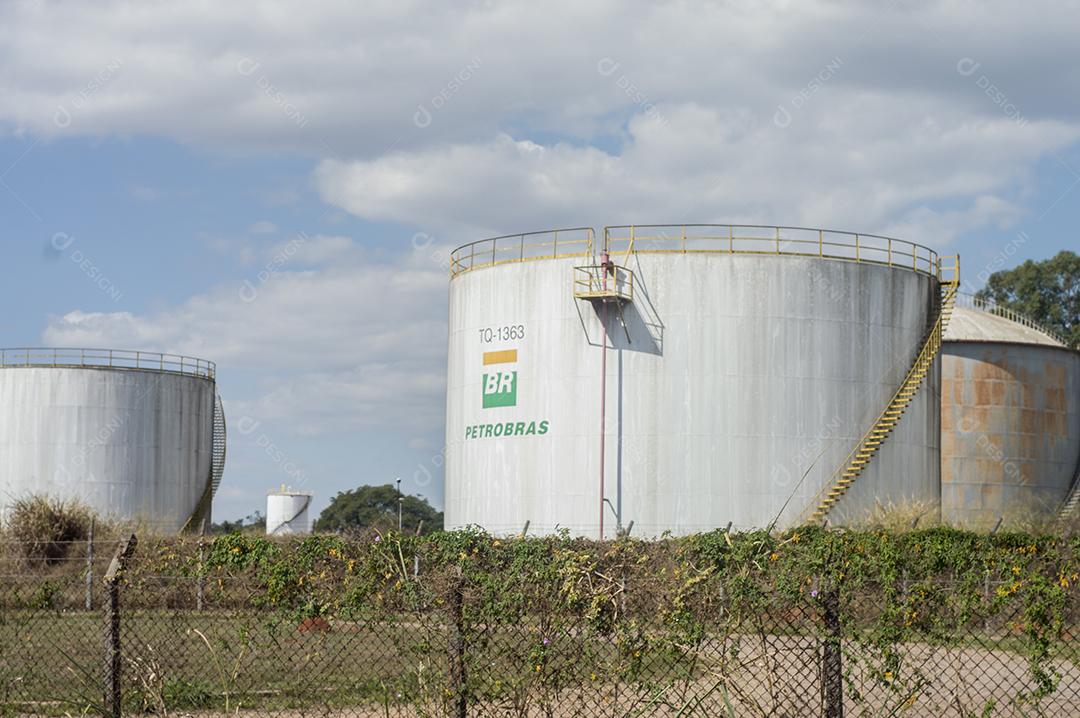 Petrobras paulinia-sp tanques de gasolina da petrobras e sistema fabril, visto de fora