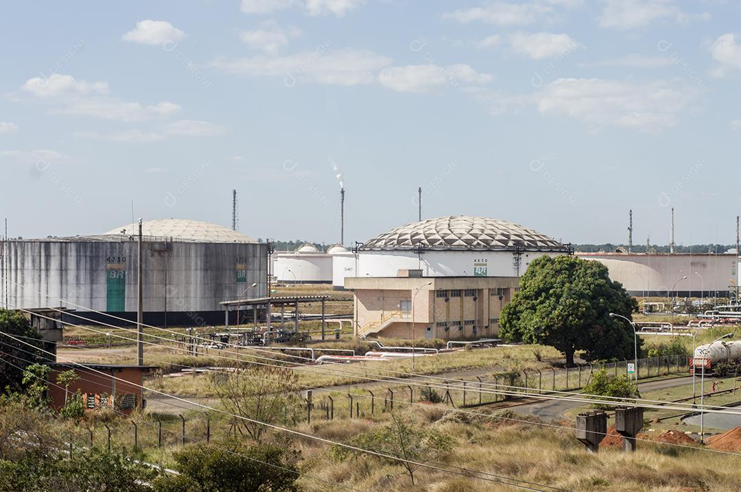 Petrobras paulinia-sp tanques de gasolina da petrobras e sistema fabril, visto de fora